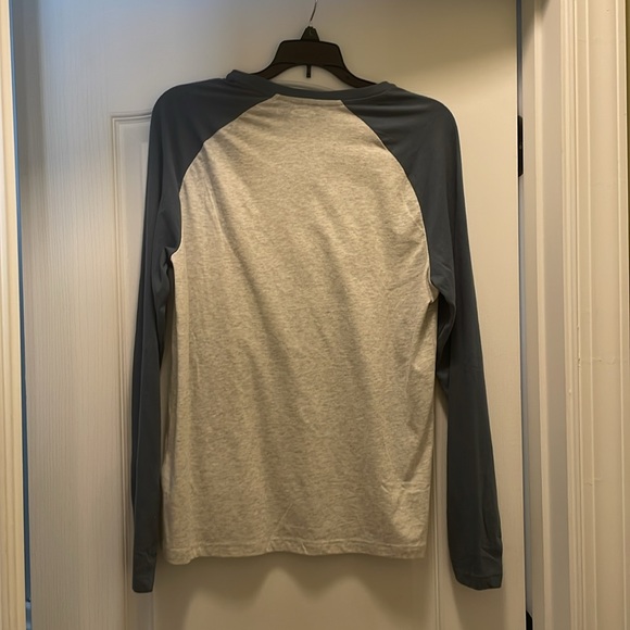 Old Navy men’s shirt - Picture 3 of 3